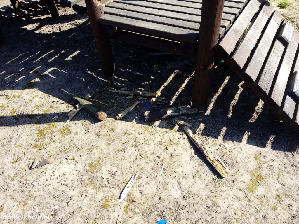 Plac zabaw w Ostrowie - kwiecień 2019