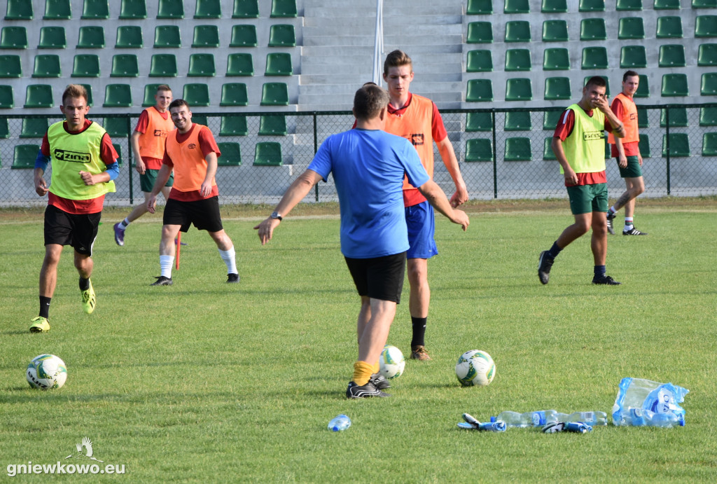 Trening piłkarzy Unii Gniewkowo