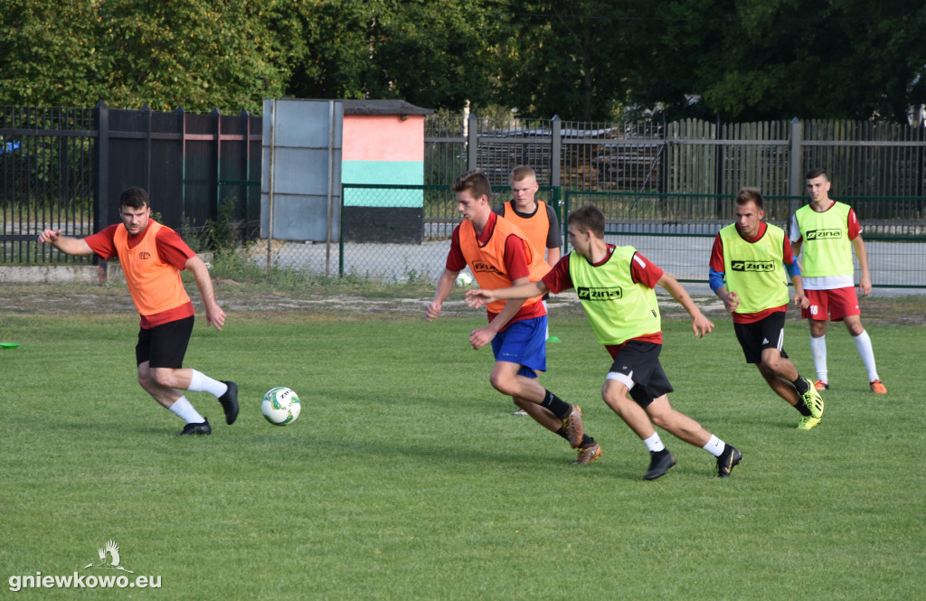 Trening piłkarzy Unii Gniewkowo