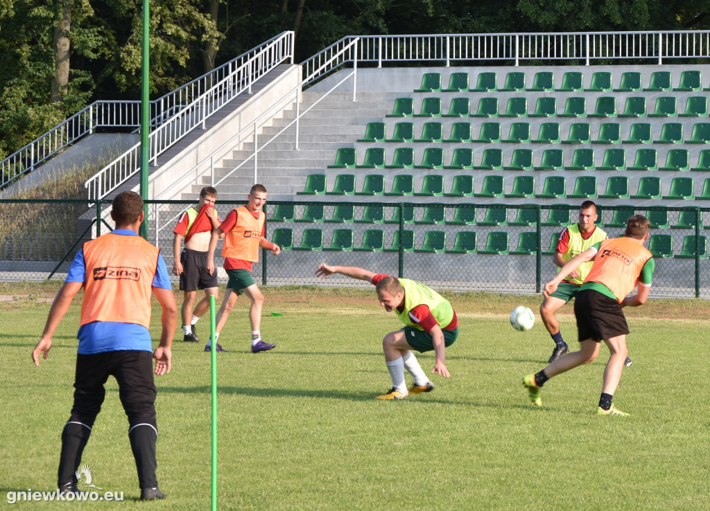 Trening piłkarzy Unii Gniewkowo