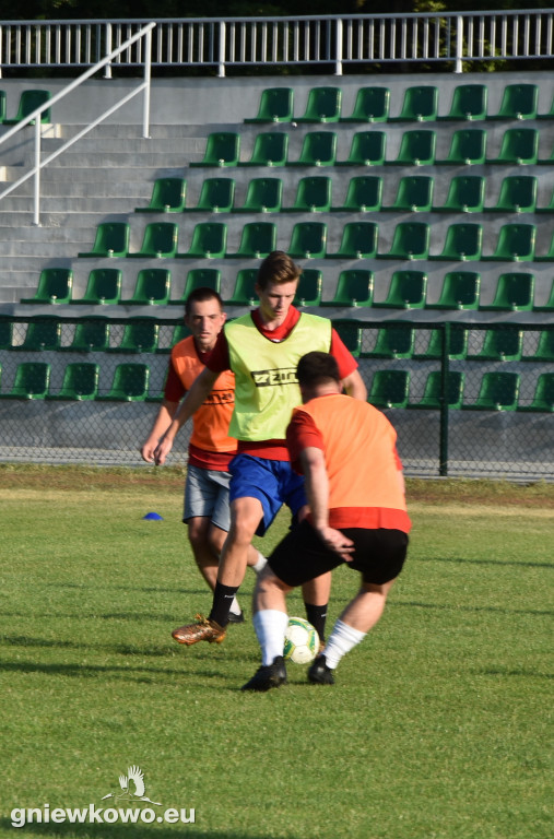 Trening piłkarzy Unii Gniewkowo