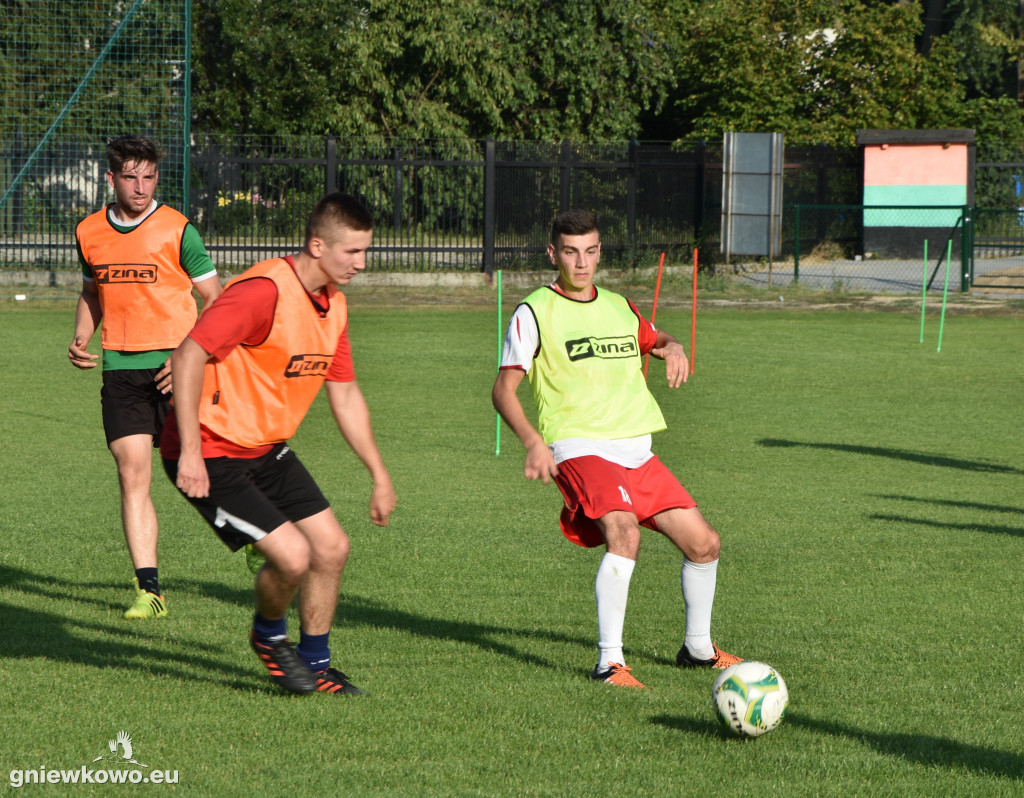 Trening piłkarzy Unii Gniewkowo