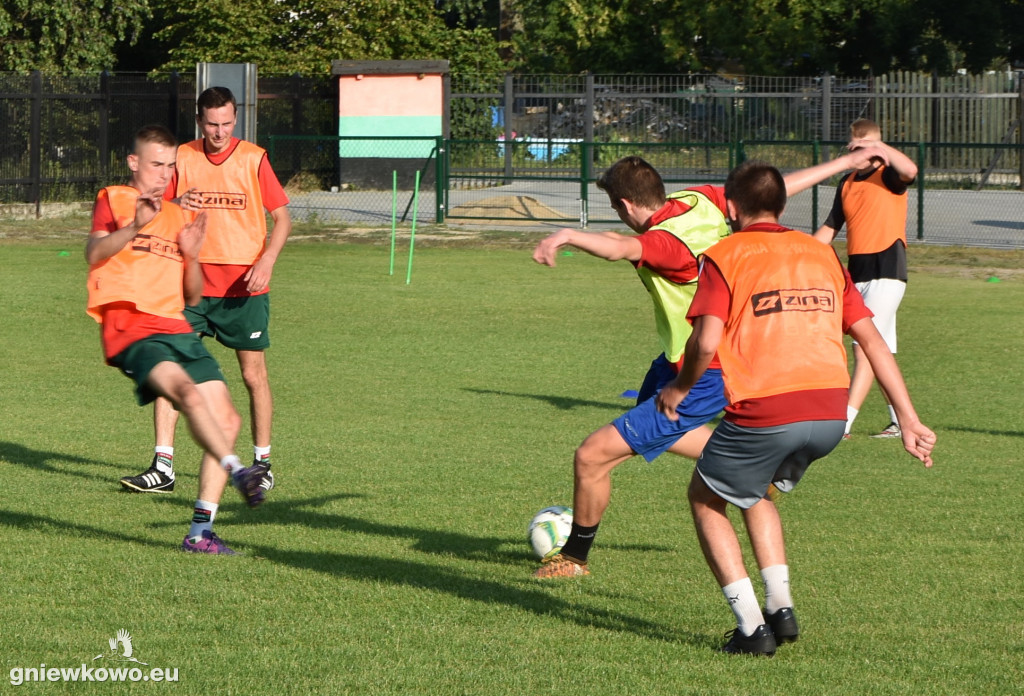 Trening piłkarzy Unii Gniewkowo
