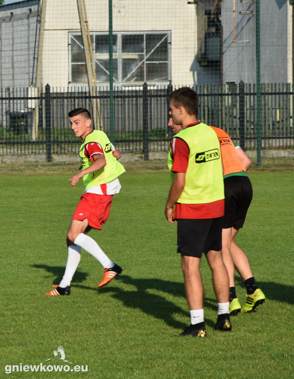 Trening piłkarzy Unii Gniewkowo