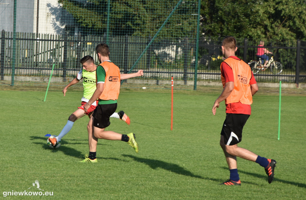 Trening piłkarzy Unii Gniewkowo