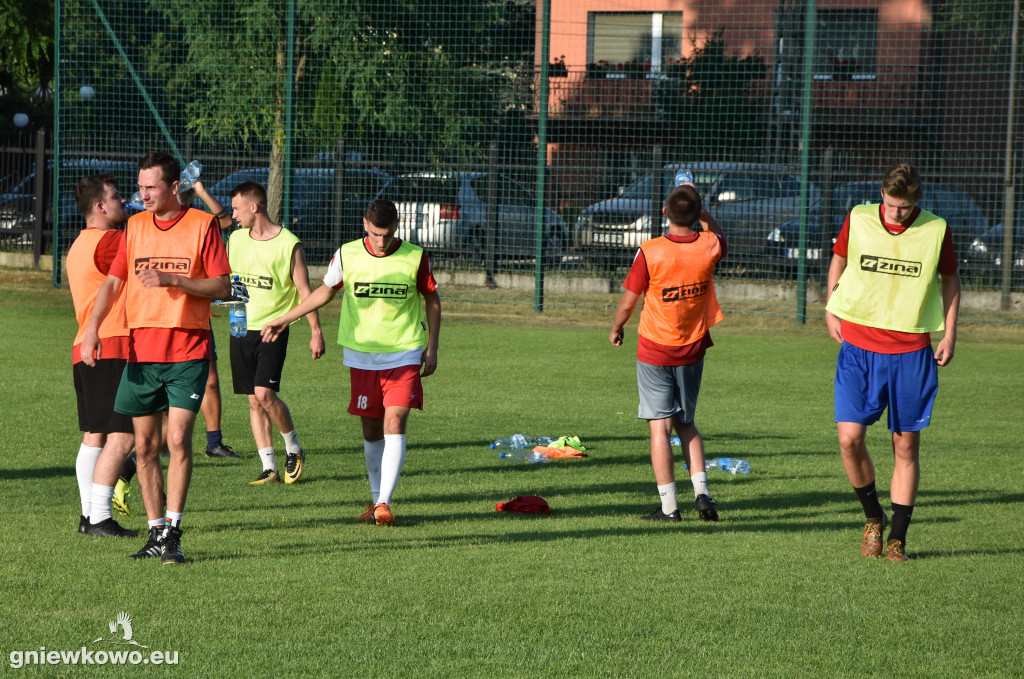 Trening piłkarzy Unii Gniewkowo