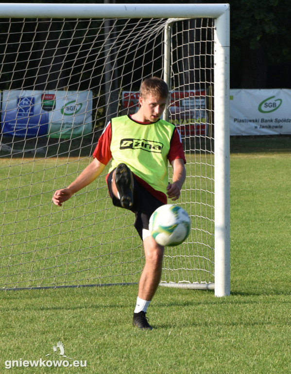 Trening piłkarzy Unii Gniewkowo