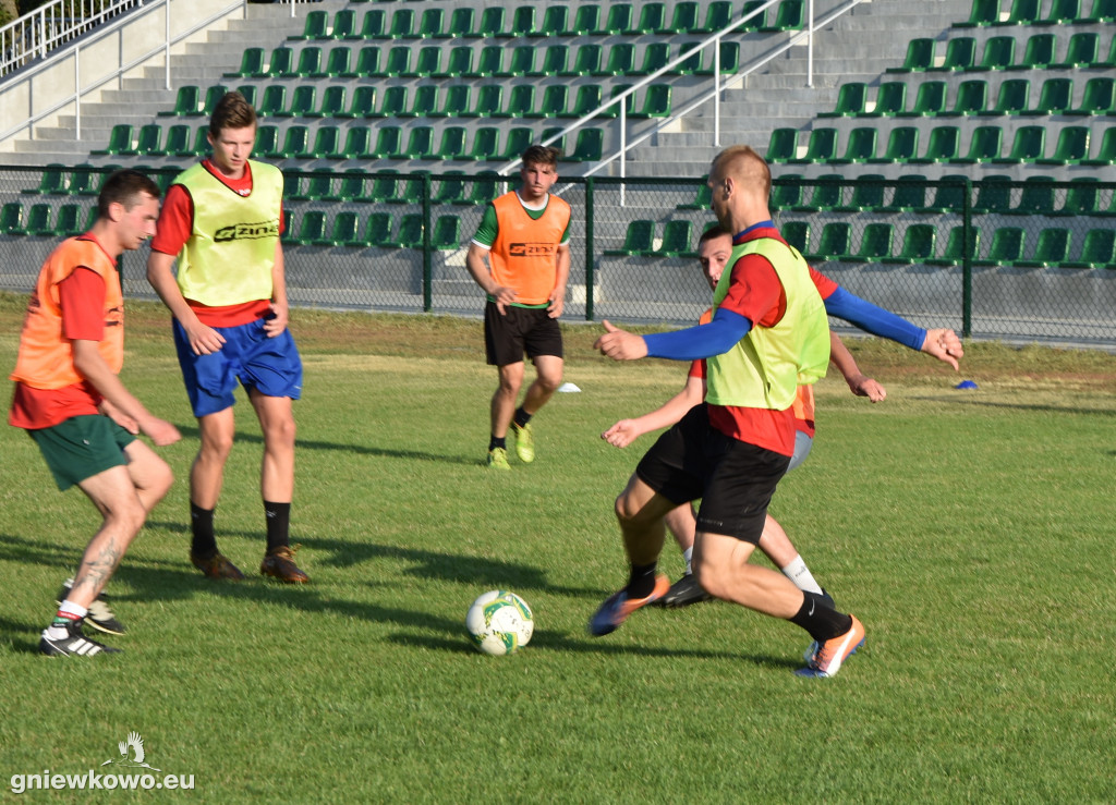 Trening piłkarzy Unii Gniewkowo