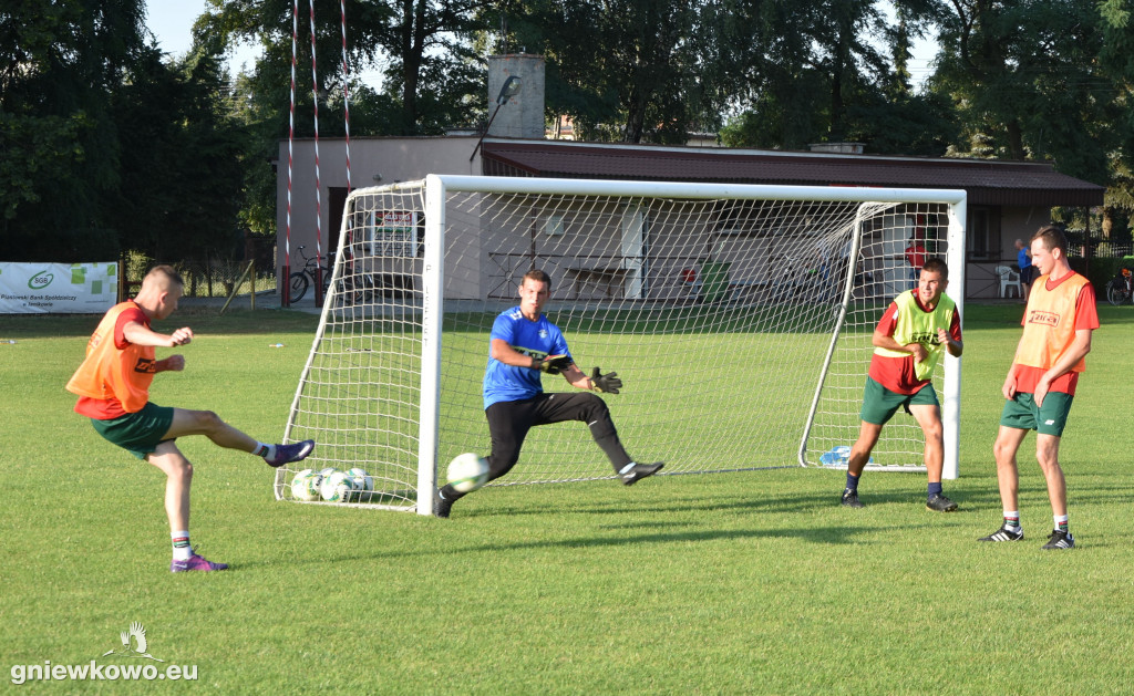 Trening piłkarzy Unii Gniewkowo