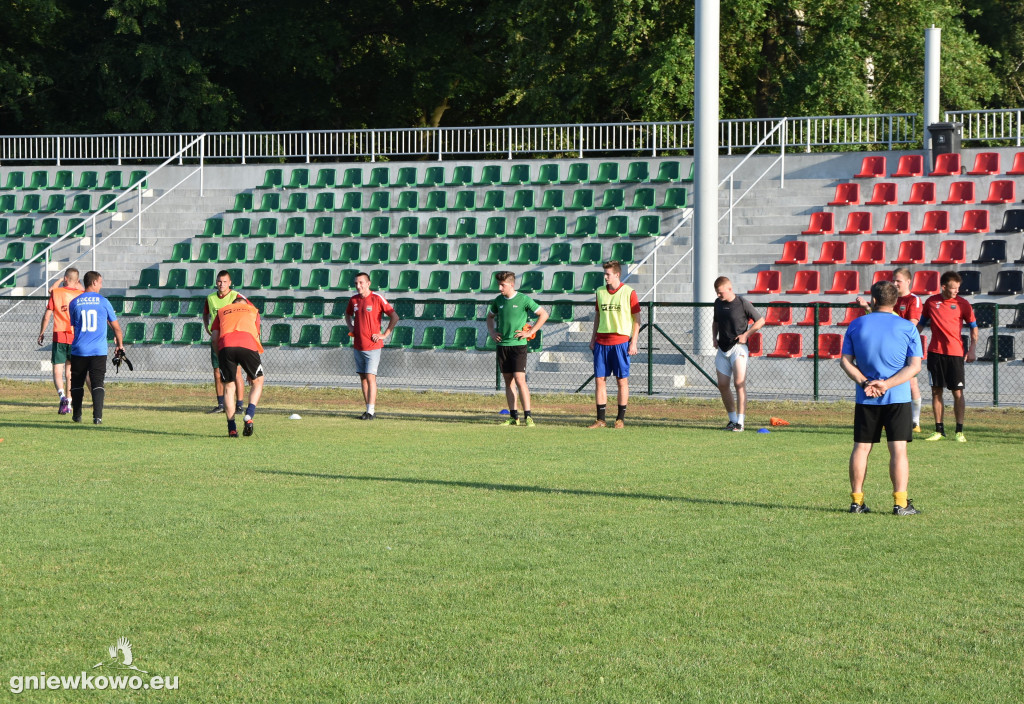 Trening piłkarzy Unii Gniewkowo