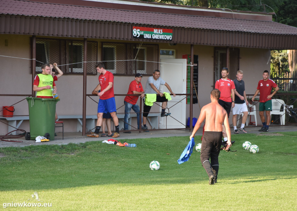 Trening piłkarzy Unii Gniewkowo