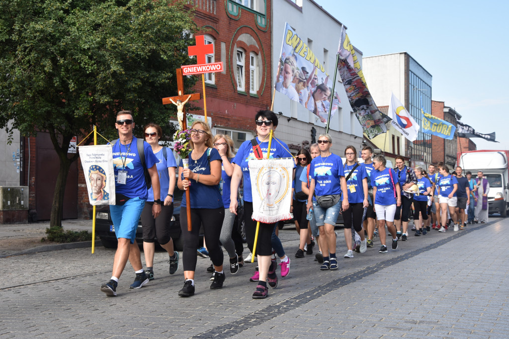 Pielgrzymka ruszyła z Gniewkowa na Jasną Górę