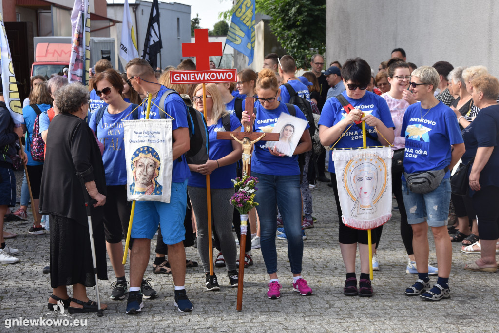 Pielgrzymka ruszyła z Gniewkowa na Jasną Górę