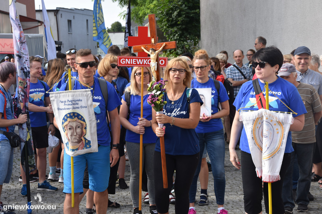 Pielgrzymka ruszyła z Gniewkowa na Jasną Górę