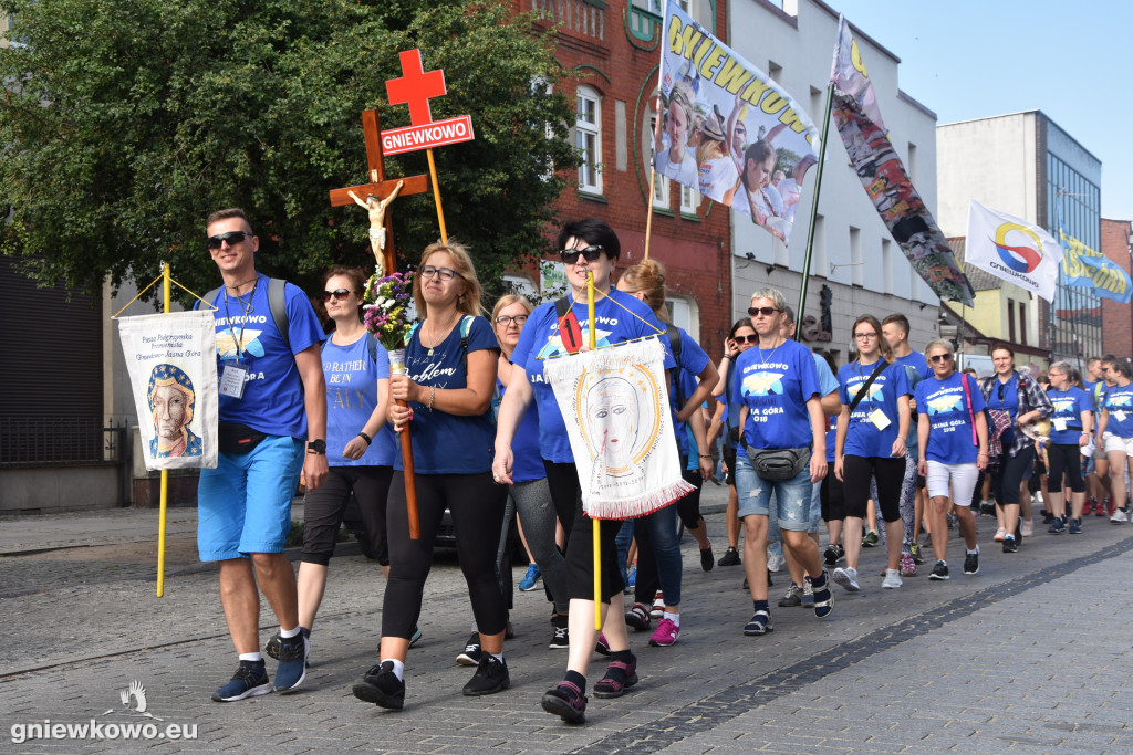 Pielgrzymka ruszyła z Gniewkowa na Jasną Górę