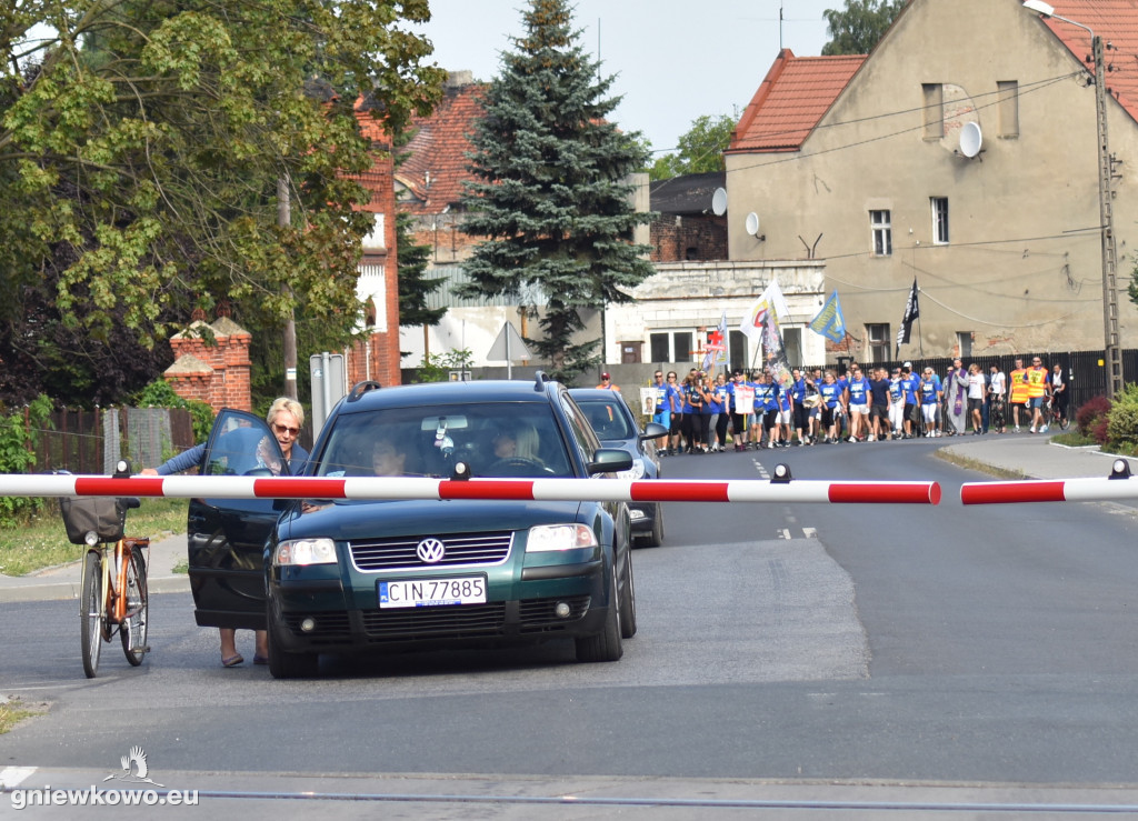 Pielgrzymka ruszyła z Gniewkowa na Jasną Górę
