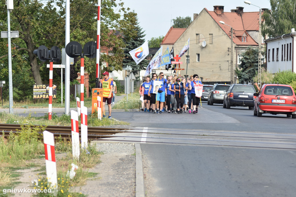 Pielgrzymka ruszyła z Gniewkowa na Jasną Górę