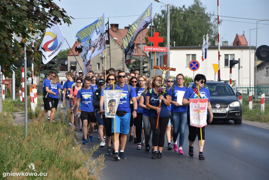 Pielgrzymka ruszyła z Gniewkowa na Jasną Górę