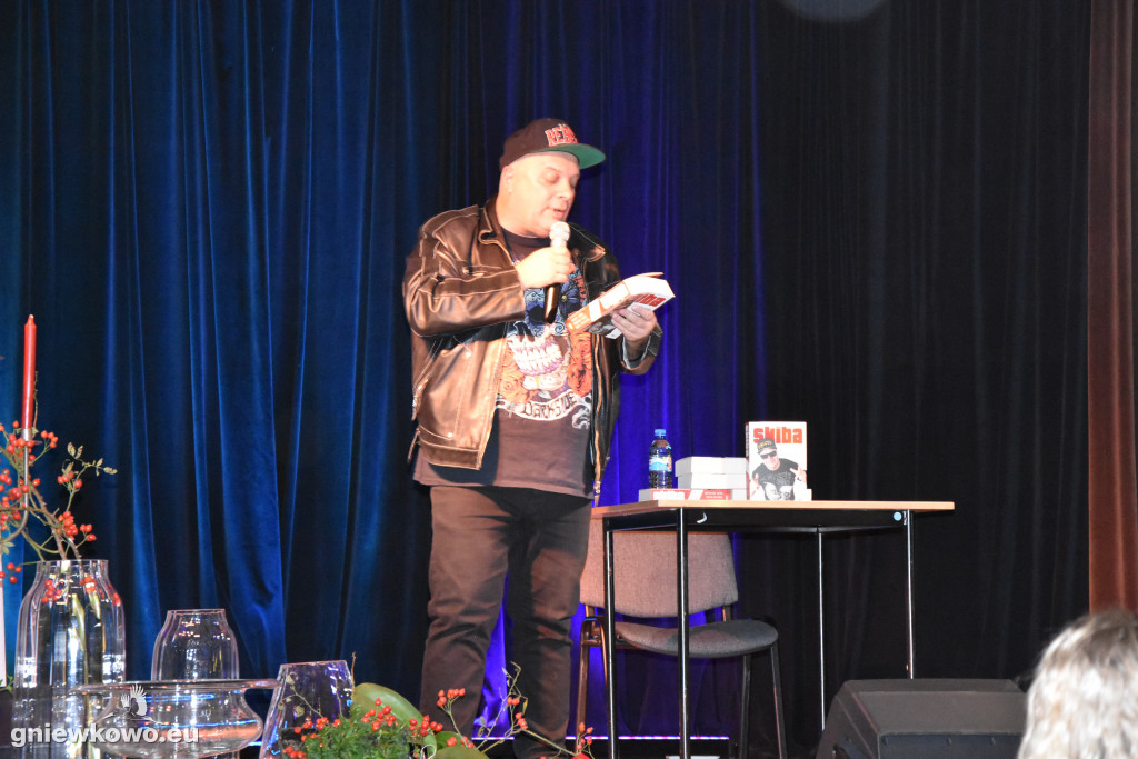 Krzysztof Skiba w Dąbrowie Biskupiej