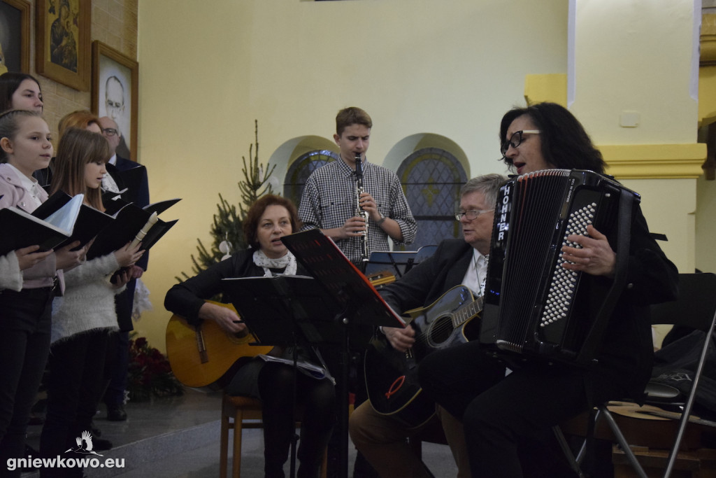 Kolędowanie w kościele NSPJ