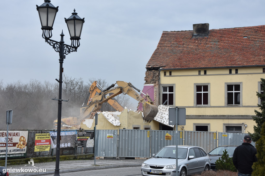 Wyburzanie kamienicy na Rynku