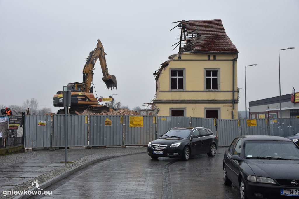 Wyburzanie kamienicy na Rynku