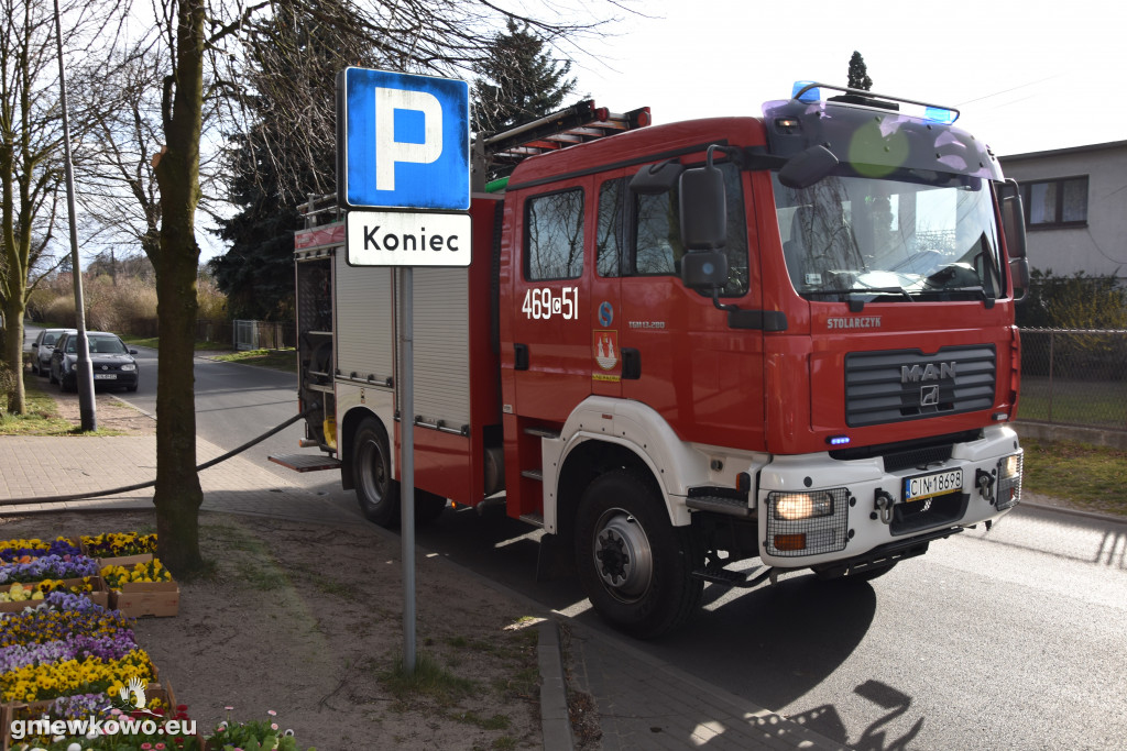 Pożar śmieci na cmentarzu