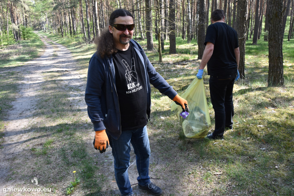BZIK sprzątał las w Dąblinie