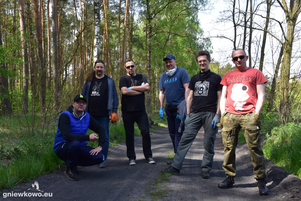 BZIK sprzątał las w Dąblinie
