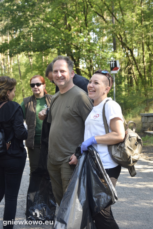 Sprzątanie lasu z BZIK-iem i przyjaciółmi