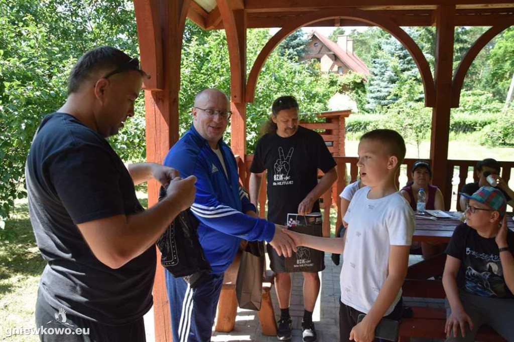 Sprzątanie lasu z BZIK-iem i przyjaciółmi
