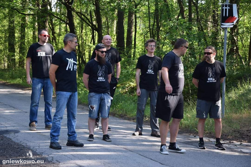 Sprzątanie lasu z BZIK-iem i przyjaciółmi