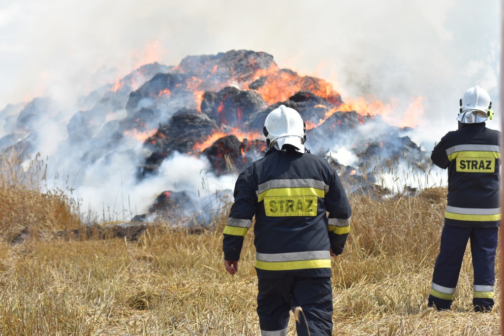 Pożar stogu w Bąkowie 31.07.2020