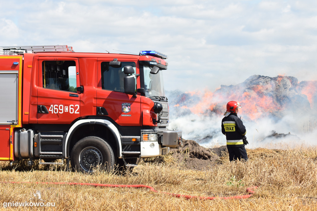 Pożar stogu w Bąkowie 31.07.2020