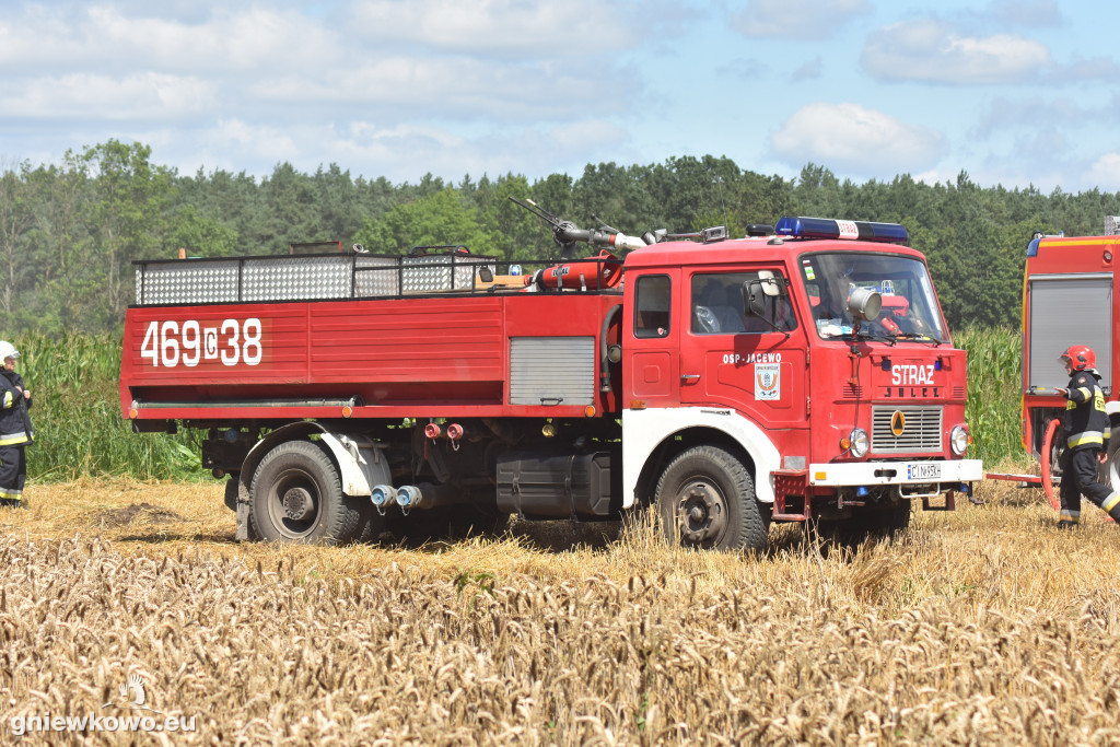 Pożar stogu w Bąkowie 31.07.2020