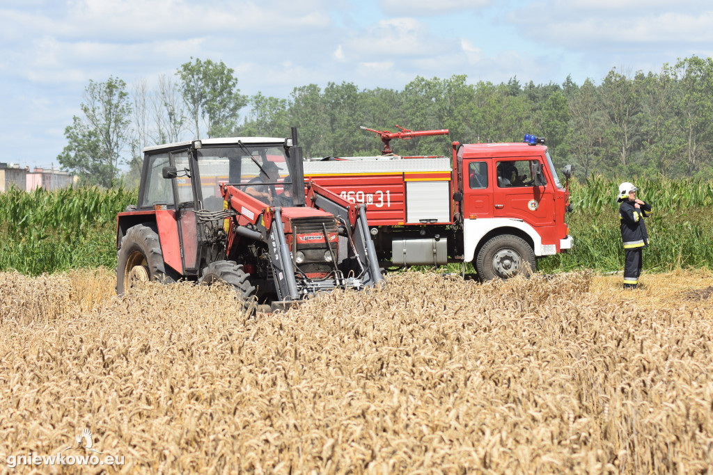 Pożar stogu w Bąkowie 31.07.2020