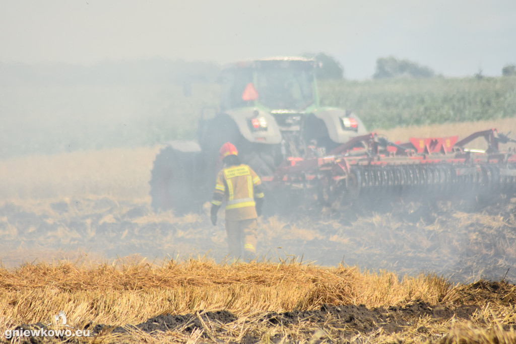 Pożar stogu w Bąkowie 31.07.2020