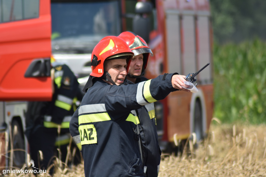 Pożar stogu w Bąkowie 31.07.2020