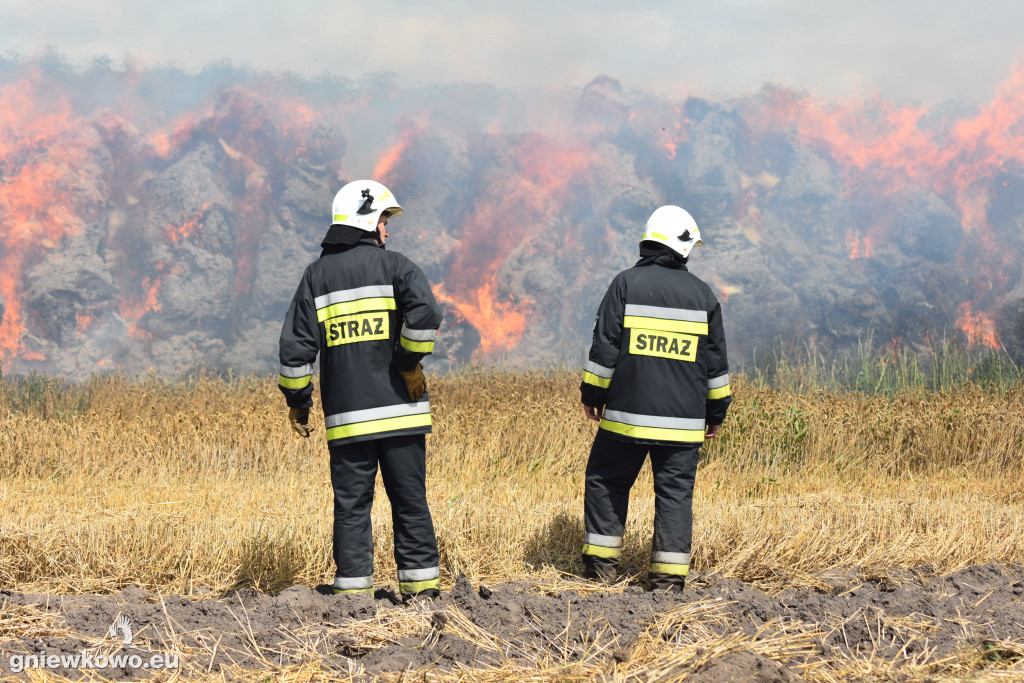 Pożar stogu w Bąkowie 31.07.2020