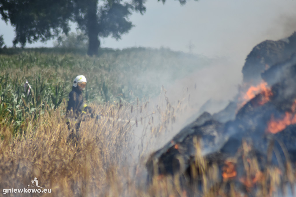 Pożar stogu w Bąkowie 31.07.2020