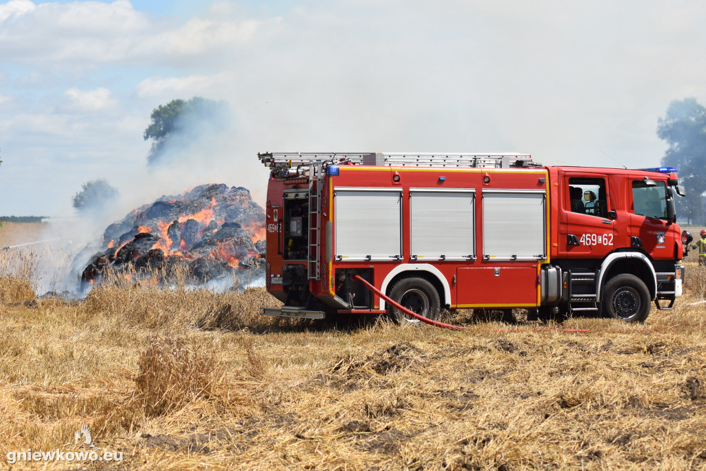 Pożar stogu w Bąkowie 31.07.2020
