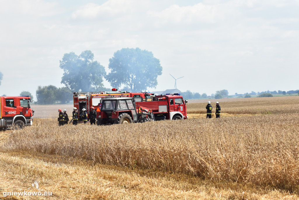 Pożar stogu w Bąkowie 31.07.2020