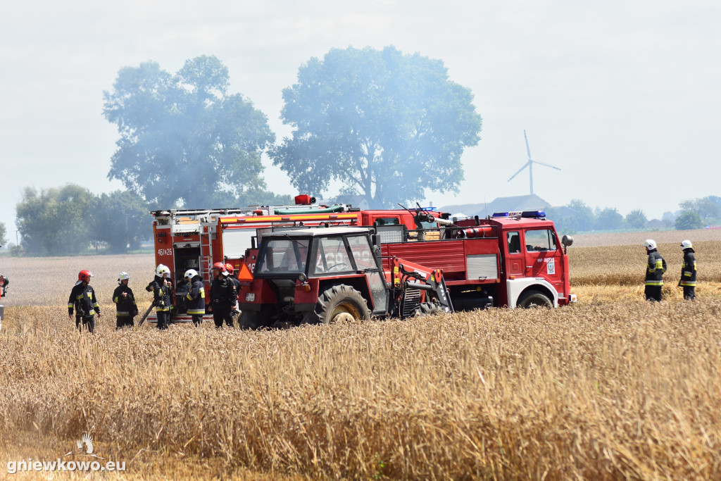 Pożar stogu w Bąkowie 31.07.2020