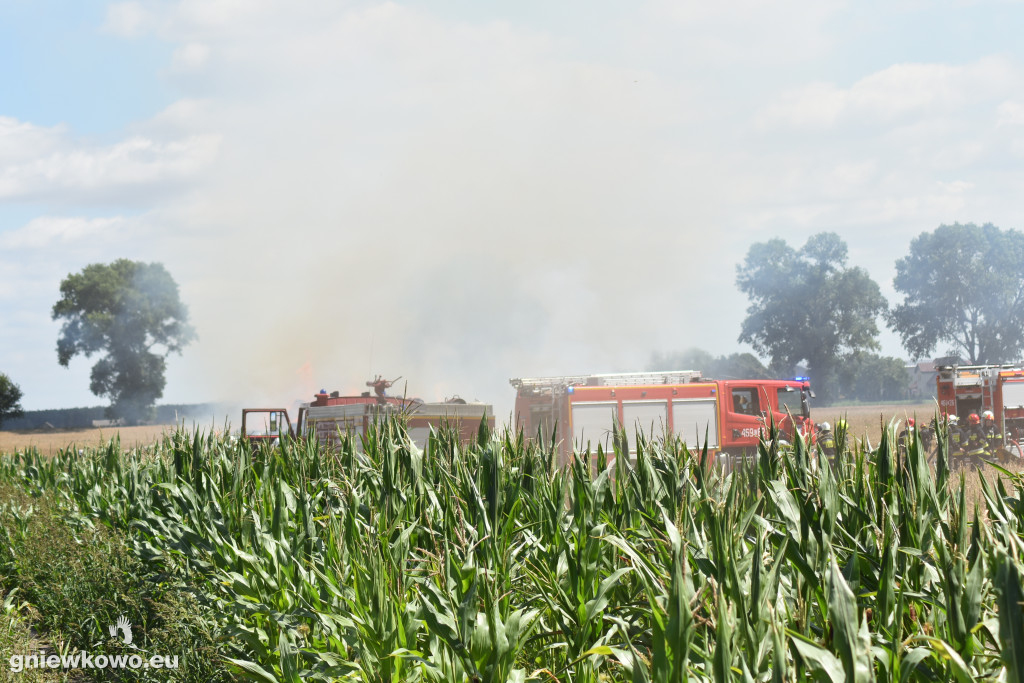 Pożar stogu w Bąkowie 31.07.2020