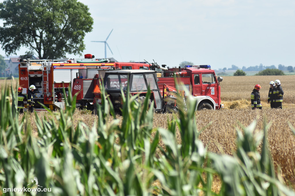 Pożar stogu w Bąkowie 31.07.2020