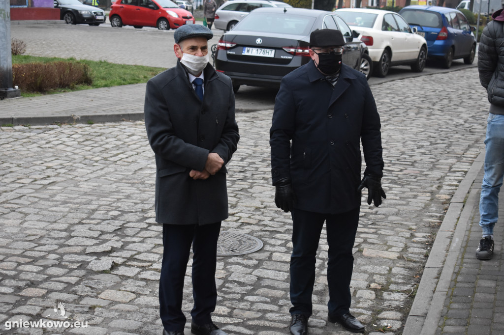 Odsłonięcie tablicy na dawnej synagodze