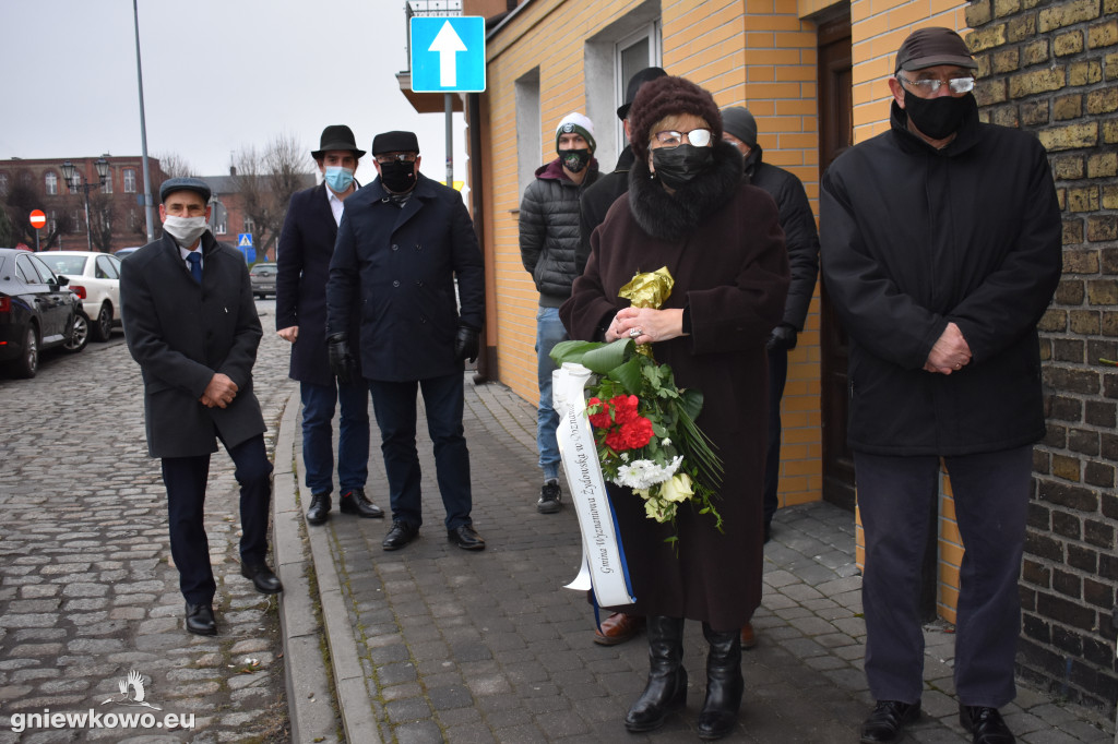 Odsłonięcie tablicy na dawnej synagodze