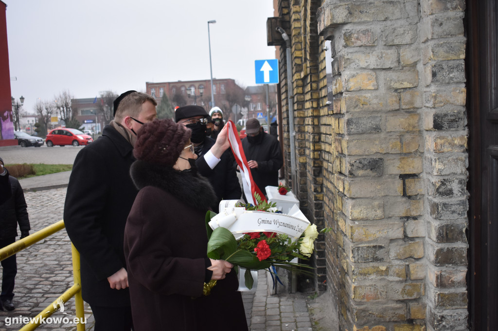 Odsłonięcie tablicy na dawnej synagodze