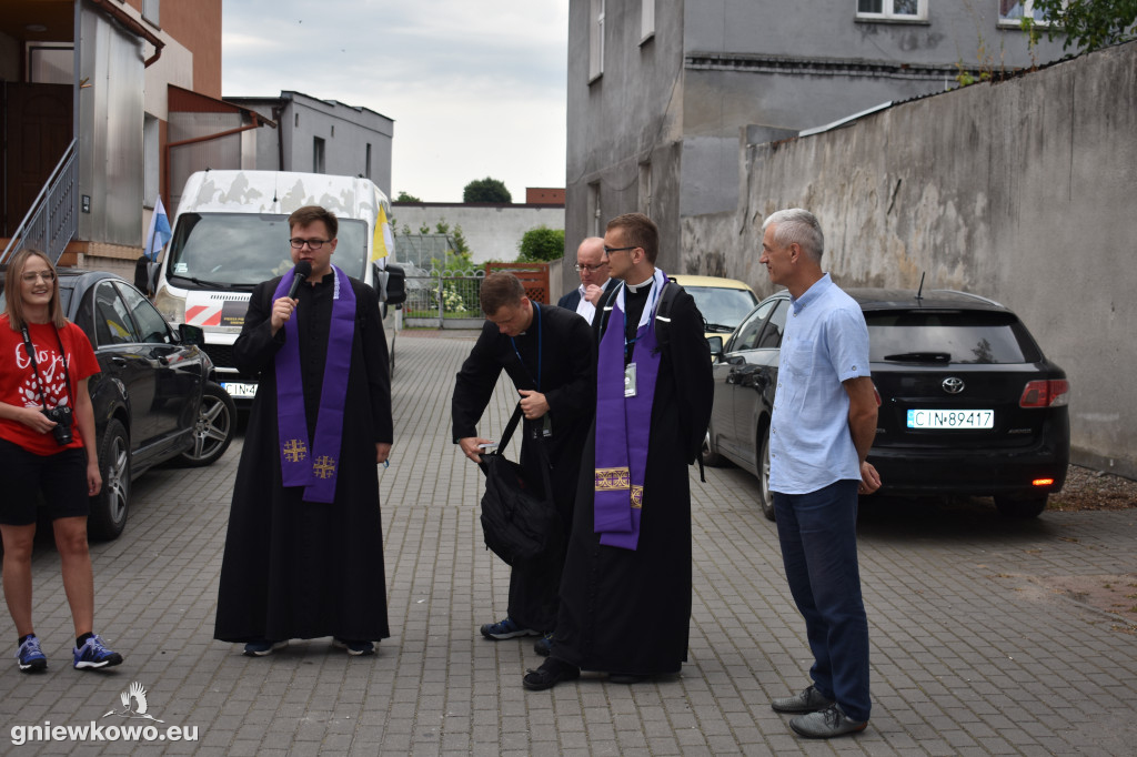 Pielgrzymka wyruszyła z Gniewkowa na Jasną Górę