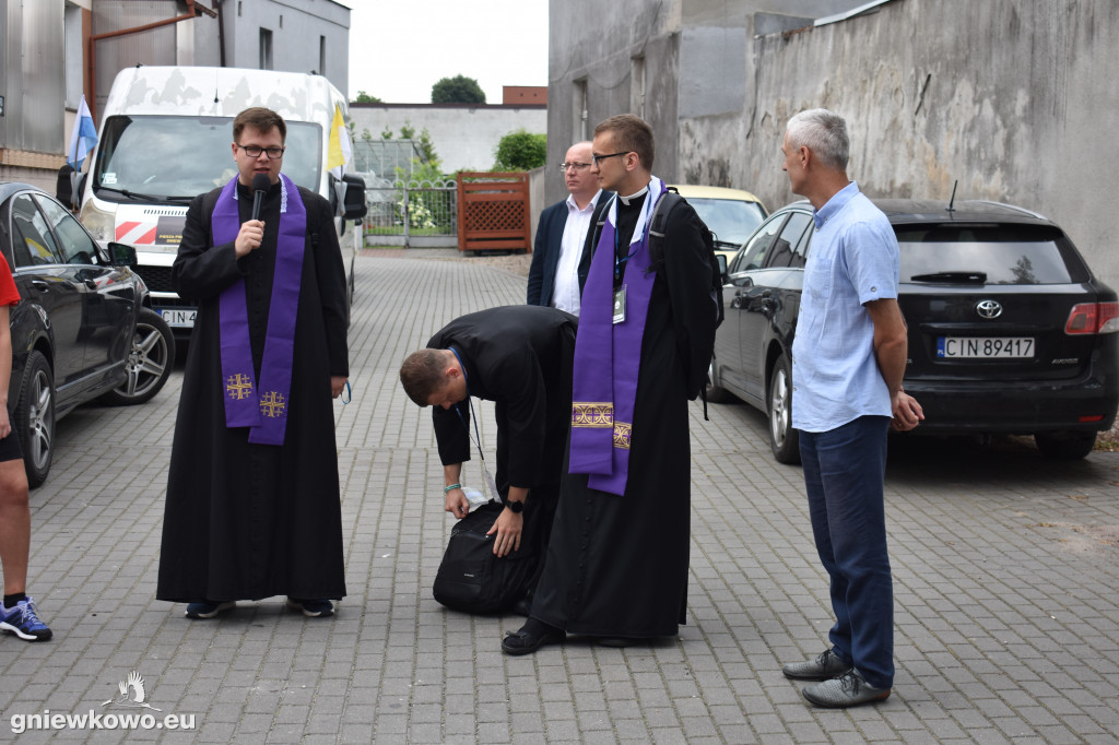 Pielgrzymka wyruszyła z Gniewkowa na Jasną Górę